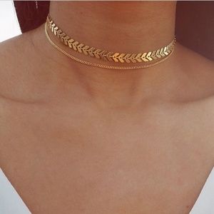 Double Arrow Choker Necklace Gold